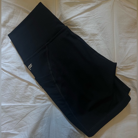 Fabletics biker shorts - Picture 2 of 4